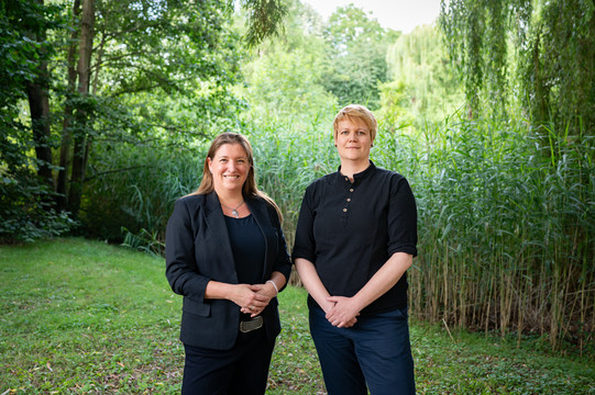 Portrait Prof. Dr. Mörike und JProf. Dr. Lena Hünefeld Portrait Prof. Dr. Mörike und JProf. Dr. Lena Hünefeld
