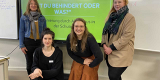 Zu sehen sind Claudia Gottwald sowie drei weitere Teilnehmerinnen der Veranstaltung.
