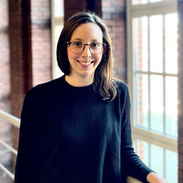 Zu sehen ist ein Portrait von Lisa Preissner